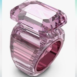NEW SWAROVSKI CRYSTAL PINK RING💕💗